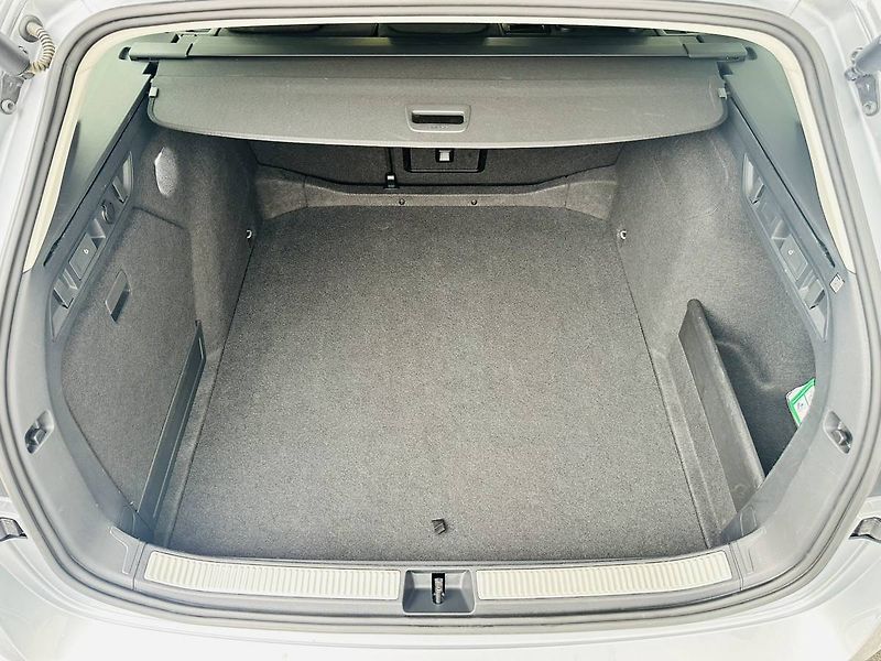 Škoda Superb Combi Selection 2,0TDI 110kW D - fotka 27 z 34