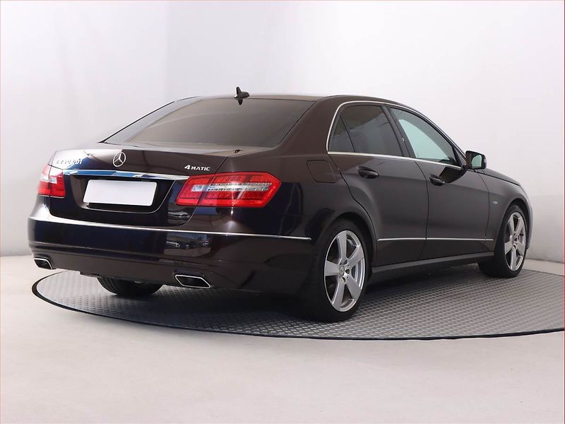Mercedes-Benz Třídy E (2011) E 250 CDI, 4X4, Automat, Navi - fotka 5 z 20