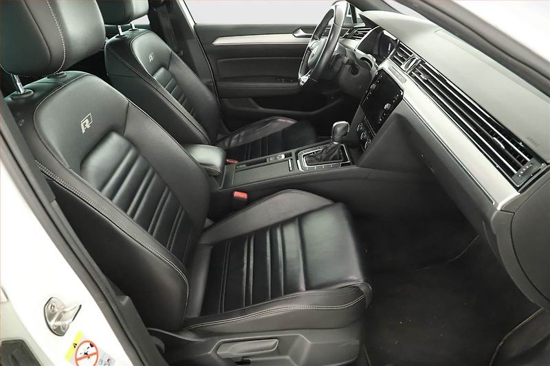 Volkswagen Passat (2019) R-Line 2.0 TDI, 4X4, Automat - fotka 7 z 16