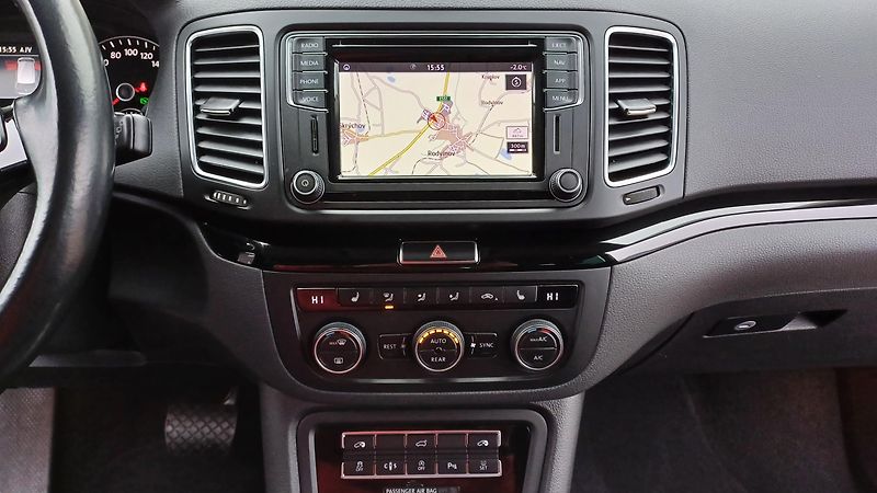 Volkswagen Sharan 2.0 TDI 135kW 4Motion HIGHLINE - fotka 37 z 50