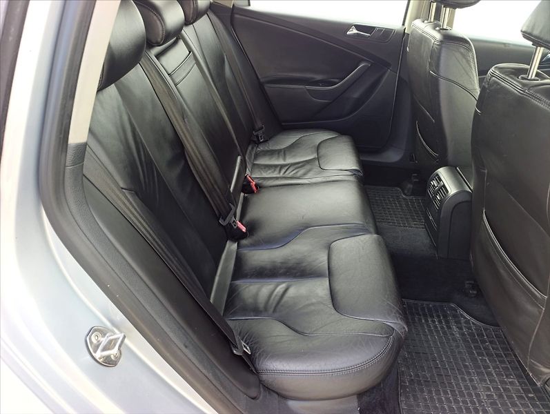 Volkswagen Passat 2,0 TDi Kůže Navigace Tažné - fotka 25 z 37