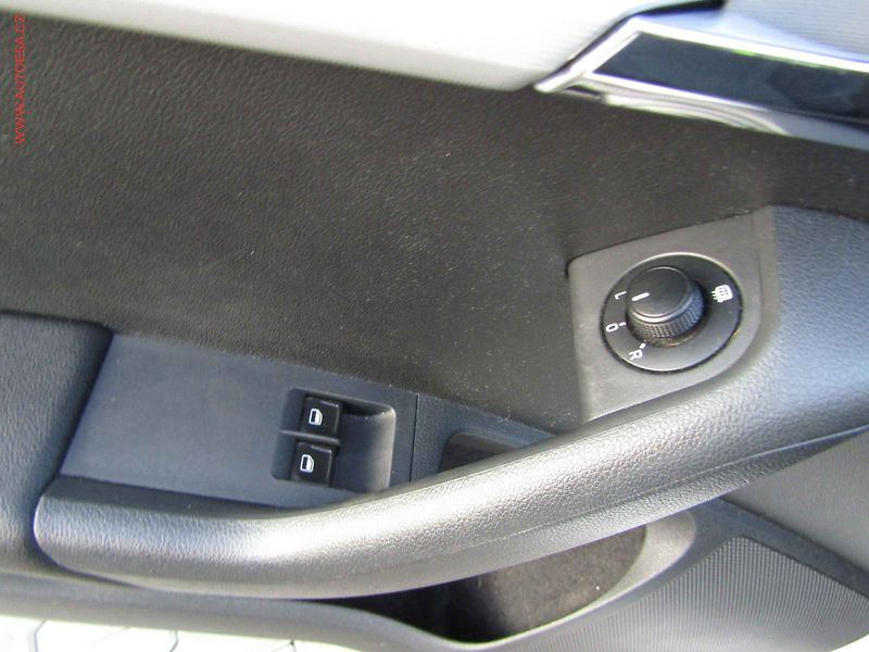 Škoda Octavia (2013) 1.2 TSi, ČR, Ambition, AC - fotka 11 z 15