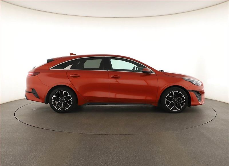 Kia Pro_Ceed (2023) GT Line Plus 1.5 T-GDI MHEV - fotka 6 z 19