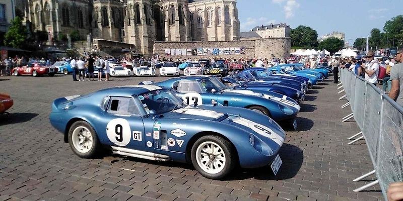 Zážitek na celý život si z jubilejního závodu 24 hodin Le Mans odvezli automodeláři z Mostu. Malé a velké Porsche podruhé.