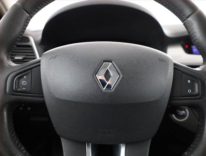 Renault Laguna (2011) 2.0 DCi, po STK, Tažné - fotka 8 z 19