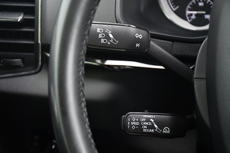 Škoda Karoq 1.6TDi STYLE TAŽNÉ 2xPNEU ČR - fotka 26 z 37