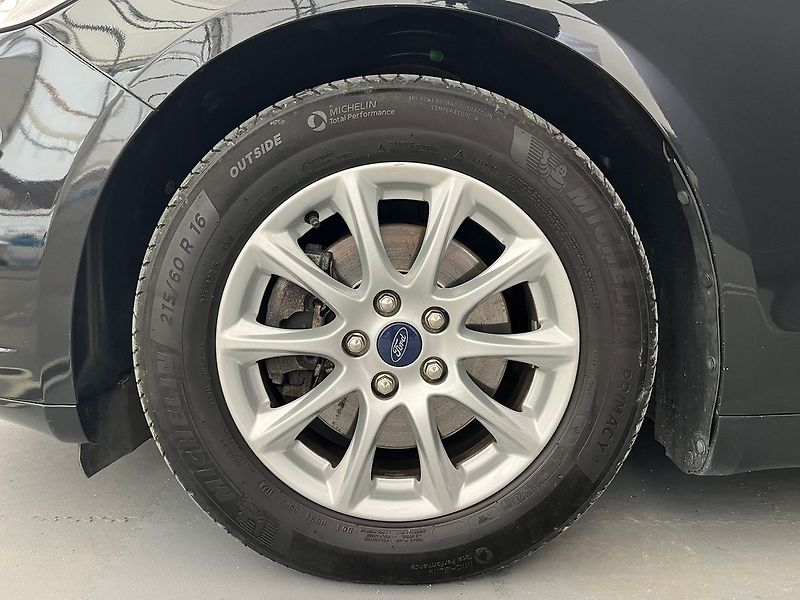 Ford Mondeo 2.0 TDCi Titanium manuál Cebia - fotka 44 z 49