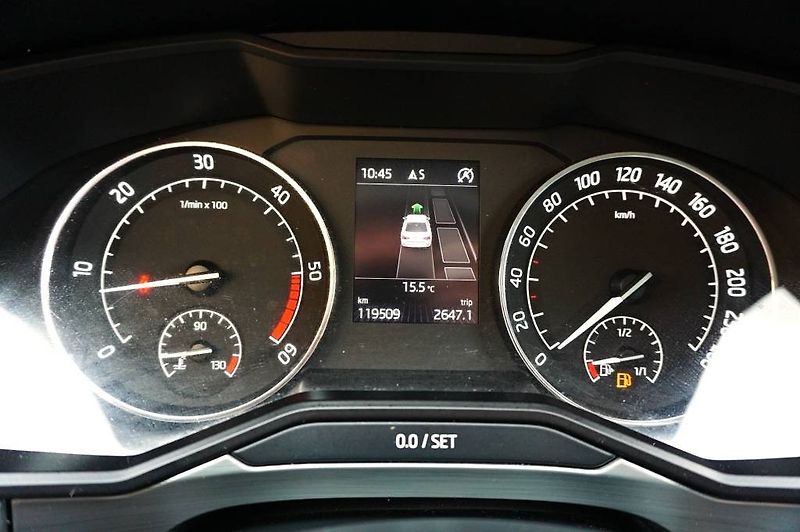Škoda Superb (2015) STYLE PLUS 2,0 TDI 140 kW - fotka 39 z 52