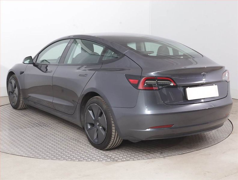 Tesla Model 3 (2023) Long Range RWD 79kWh, SoH 91% - fotka 4 z 21
