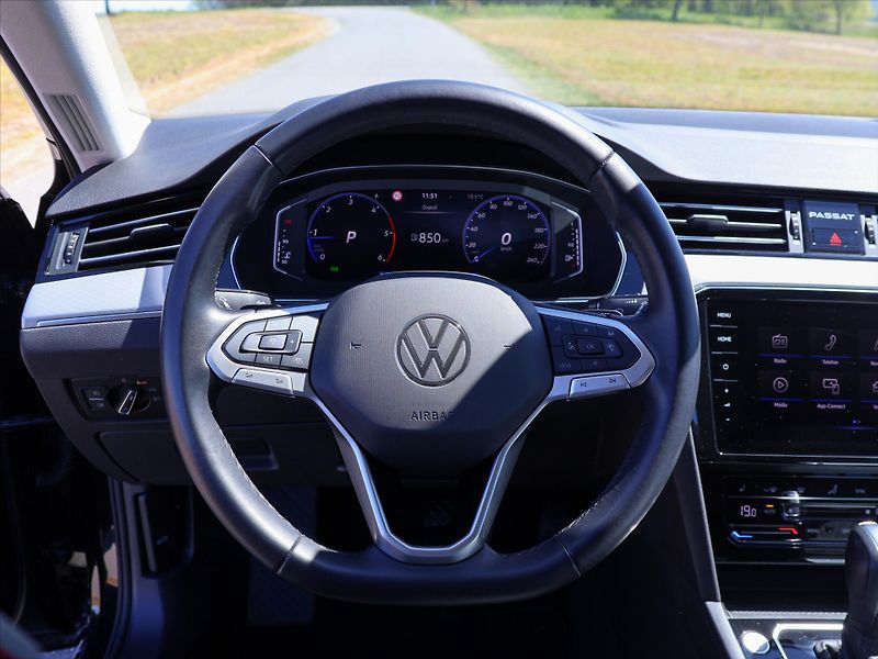 Volkswagen Passat 2,0 TDI DSG Matrix Virtual DPH - fotka 20 z 37