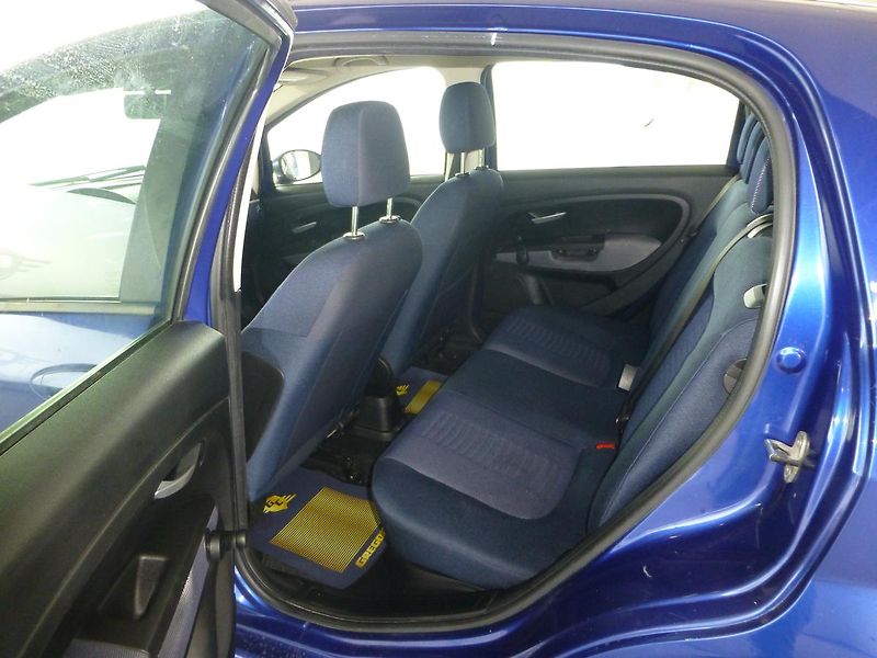 Fiat Punto (2008) 1,3JTD-KLIMATIZACE - fotka 13 z 23