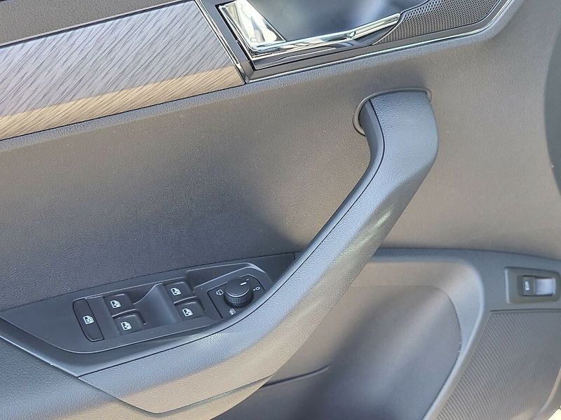 Škoda Karoq Dynamic 1,5TSI 110kW - fotka 11 z 30