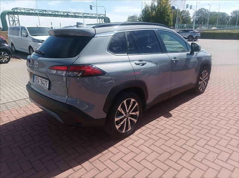 Toyota Corolla Cross 2,0 Executive Skyview - fotka 4 z 18