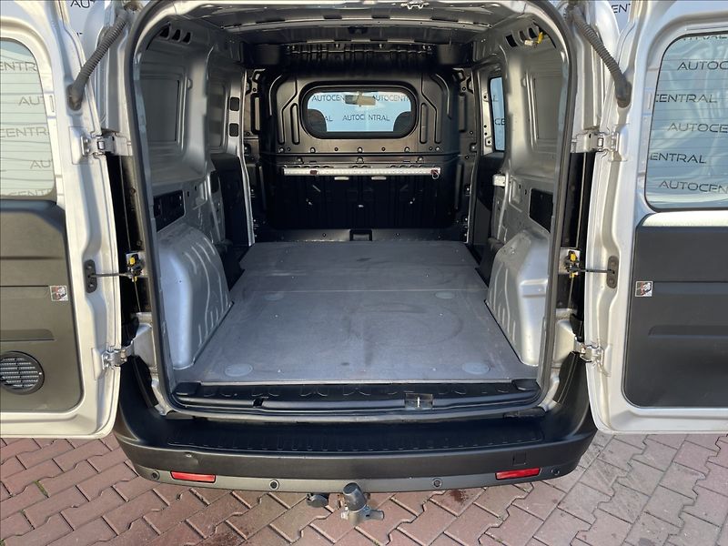 Opel Combo 1,4 i + CNG,88kW,serv.kn. - fotka 10 z 21