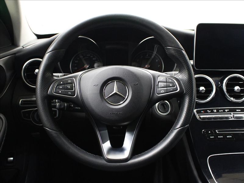 Mercedes-Benz Třídy C 2,0 200 T EXCLUSIVE TOP! - fotka 17 z 39