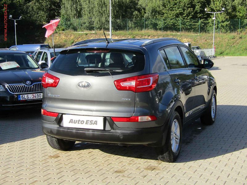 Kia Sportage (2011) 1.7CRDi, ČR, AC, park.asist - fotka 4 z 12