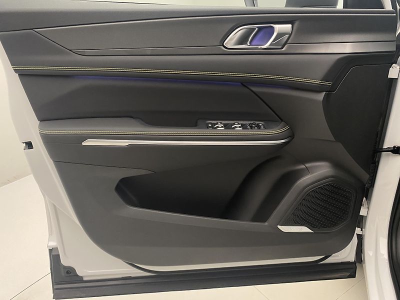 Lynk & Co 01 (2025) MORE PHEV - fotka 6 z 47