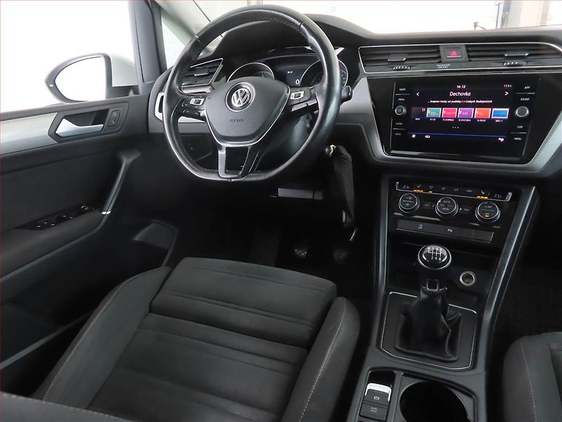 Volkswagen Touran (2018) Comfortline 2.0 TDI, ČR,1.maj - fotka 7 z 15
