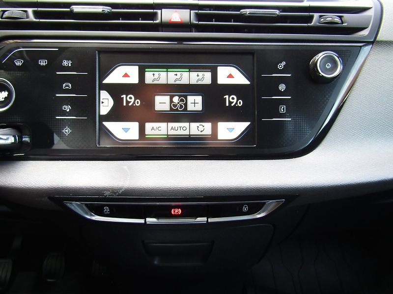 Citroën C4 Picasso (2015) 1.6 HDI 88kW PLNÁ VÝBAVA - fotka 35 z 40