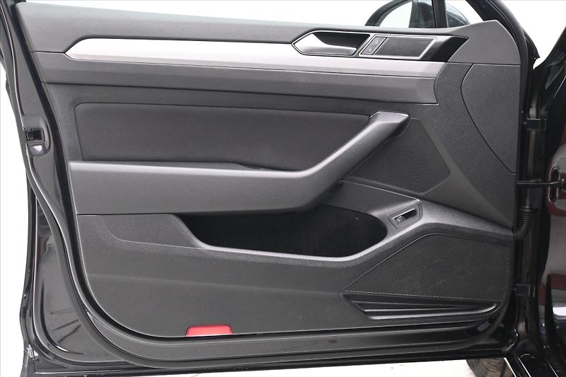 Volkswagen Passat 2,0 TDI 110KW DSG BUSINESS Zár - fotka 25 z 32