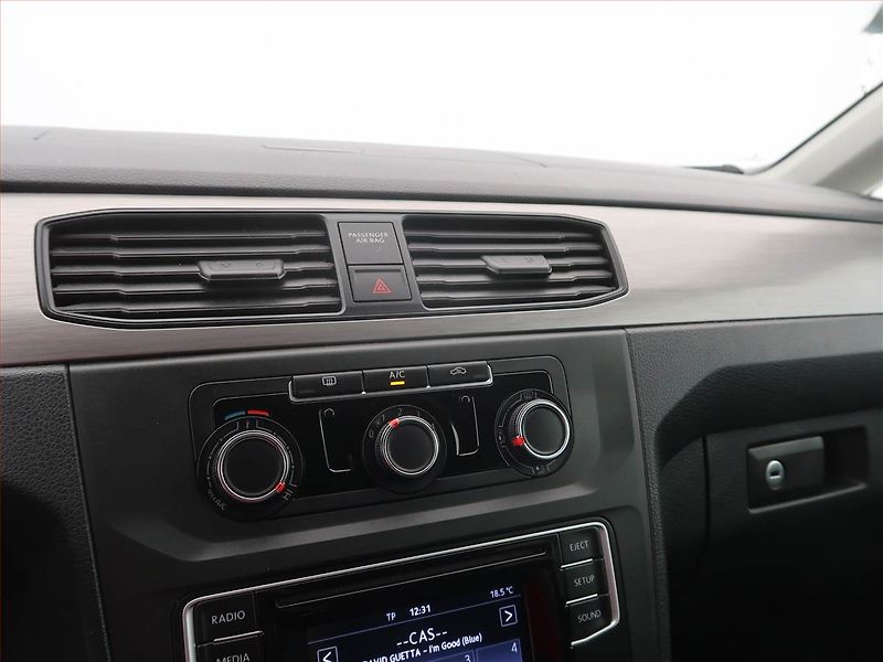 Volkswagen Caddy (2019) Maxi 2.0 TDI, 7Míst, ČR - fotka 13 z 18