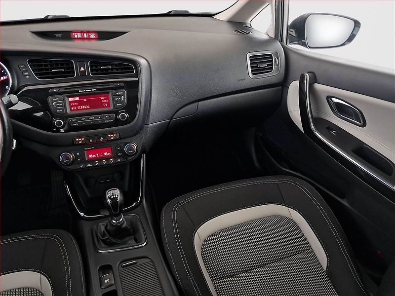 Kia Ceed (2014) 1.6 CRDi, ČR,1.maj, Tempomat - fotka 8 z 17