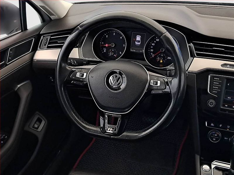 Volkswagen Passat (2015) Highline 2.0 TDI, Automat - fotka 16 z 20