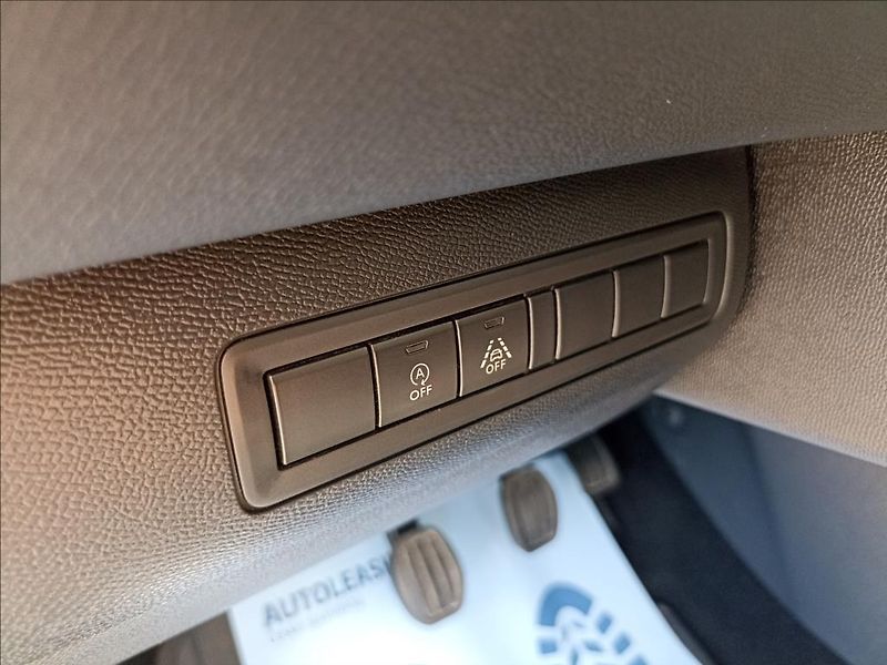 Peugeot 308 1,5 BlueHDi 96kw Allure,S&S,ČR - fotka 27 z 39