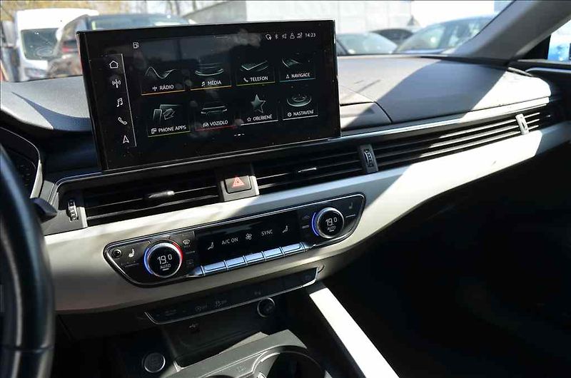 Audi A5 (2021) SPORTBACK 2,0 TDI AT - fotka 13 z 21