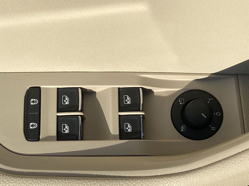 Škoda Superb (2018) Combi III 2.0 TDI 4x4 L&K - fotka 34 z 49