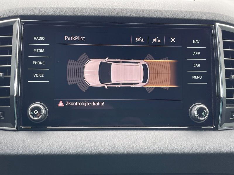 Škoda Karoq (2019) 1.6 TDI 85 kW Style Plus - fotka 16 z 34