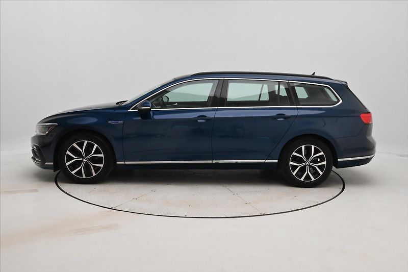 Volkswagen Passat 1,4 GTE TSI 160kW DSG Záruka a - fotka 8 z 33