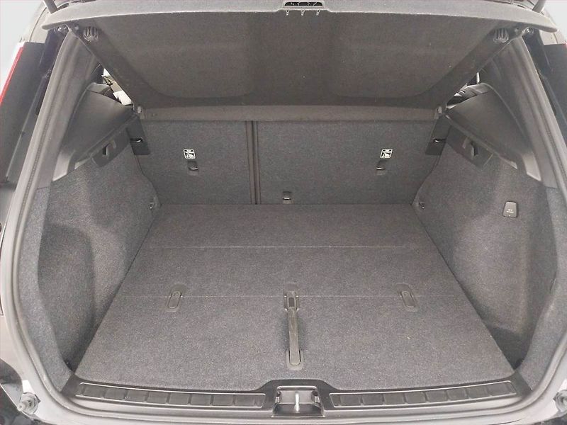 Volvo XC40 (2024) T2 - fotka 14 z 21