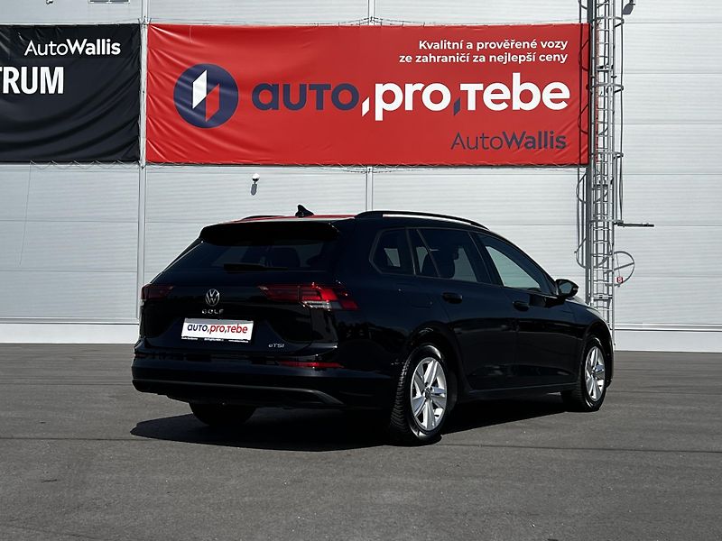 Volkswagen Golf 1.5TSI 110kW DSG LED ACC - fotka 4 z 23