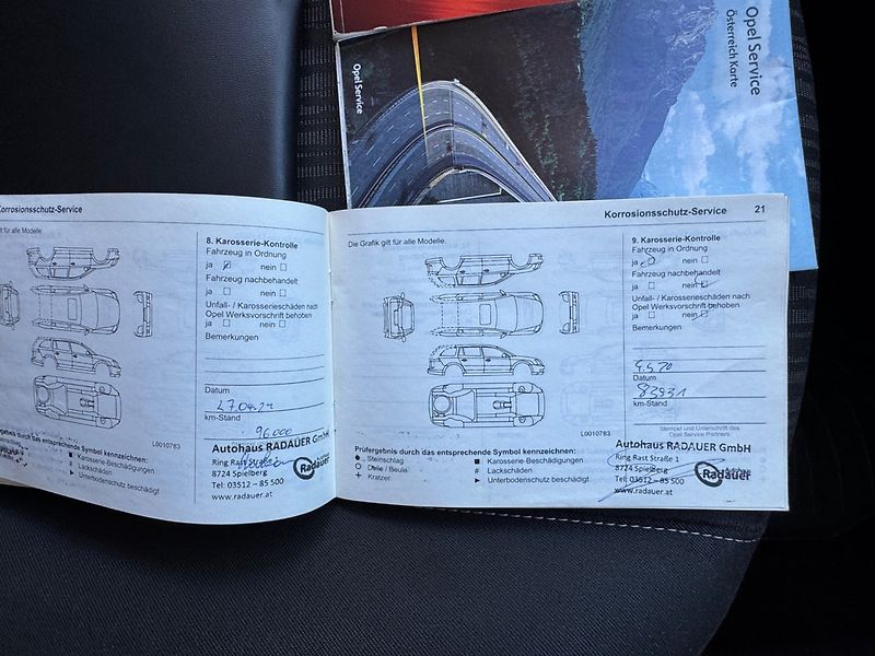 Opel Astra (2010) 1.6 16V Automat - fotka 33 z 36