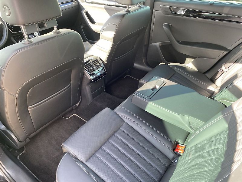 Škoda Superb (2023) Combi 2.0 TDI 4x4 DSG L&K - fotka 7 z 37