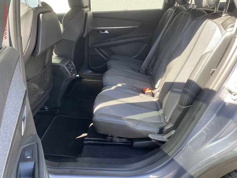 Peugeot 5008 (2022) 1.5 HDi, Allure, LED, kamera - fotka 10 z 17