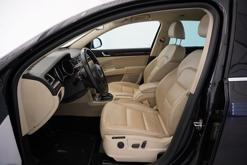 Škoda Superb 3.6 V6 191kW 4x4 REZERVACE - fotka 11 z 36
