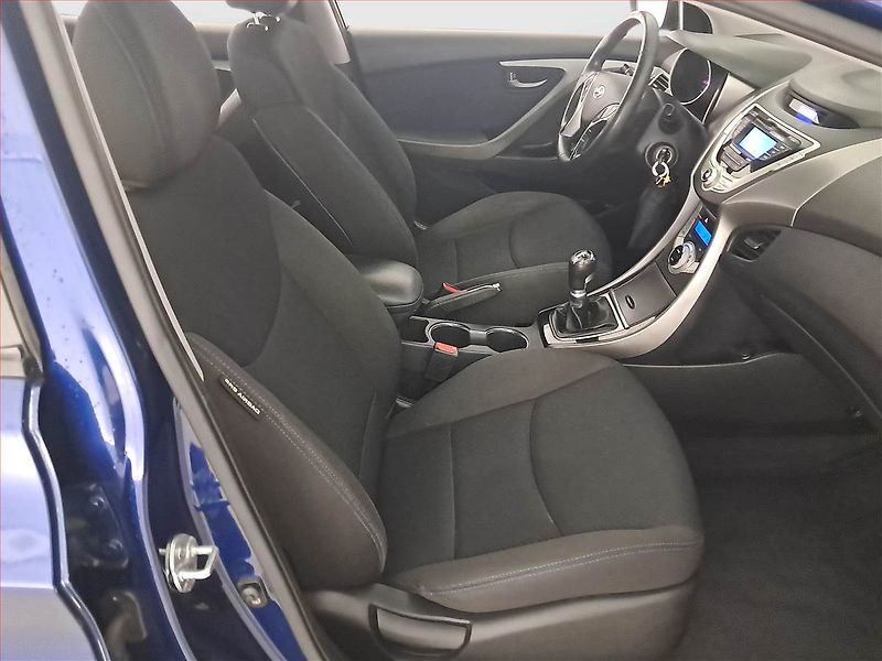 Hyundai Elantra (2012) 1.6, Tempomat, Park. senzory - fotka 9 z 20
