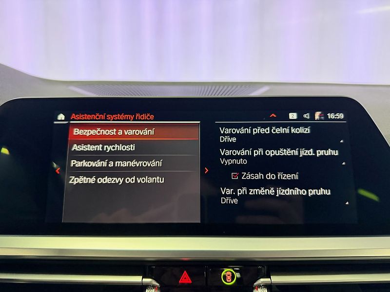 BMW Řada 3 340i xDrive, HUD, HARMAN/KARDO - fotka 16 z 27