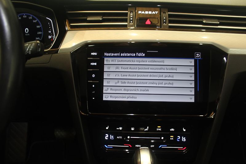 Volkswagen Passat (2022) 2.0TDI DSG Display LED TAŽNÉ - fotka 35 z 37