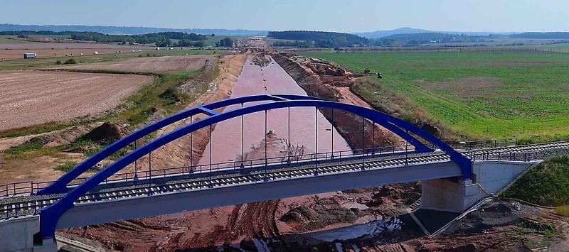 Stavbu dálnice D6 Praha – Karlovy Vary na pomezí Středočeského a Ústeckého kraje zkomplikovaly nedávné intenzivní deště.