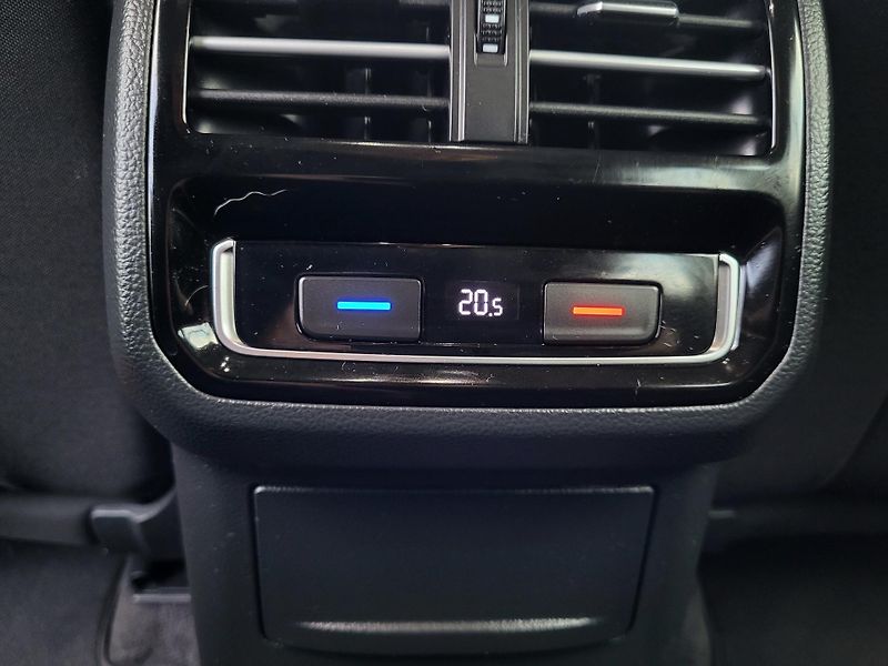 Volkswagen Passat 2.0 TDi 140kW DSG COMFORTLINE - fotka 14 z 49