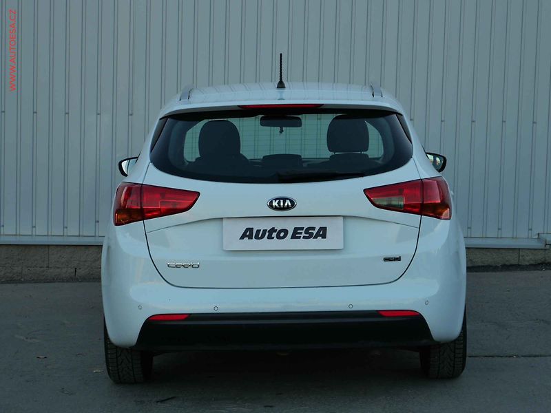 Kia Ceed (2017) 1.6CRDi, ČR, AC, tempo, park - fotka 5 z 18