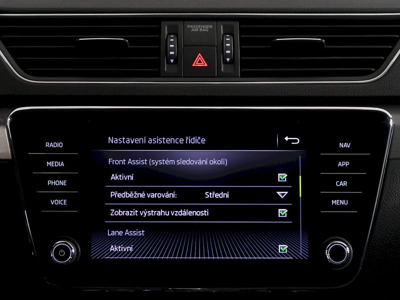 Škoda Superb (2019) STYLE 2.0TDI 140KW DSG 4x4 MAT - fotka 23 z 34