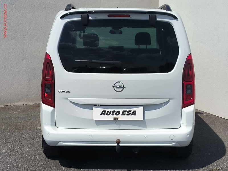 Opel Combo (2022) 1.5 CDTi, 2.maj,ČR, Elegance - fotka 5 z 19