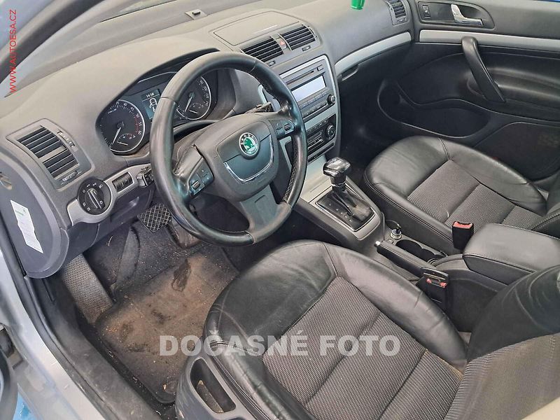 Škoda Octavia (2010) 2.0TDI, AT, xenon - fotka 3 z 3