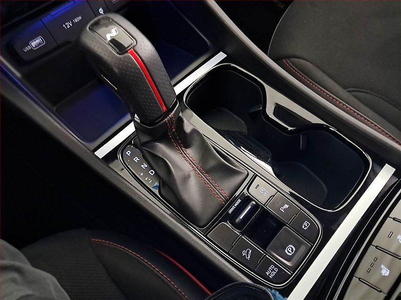 Volvo XC90 (2016) T8 Twin Engine AWD - fotka 15 z 23