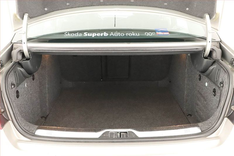 Škoda Superb (2009) 3.6 FSI V6, 4X4, Automat - fotka 11 z 16