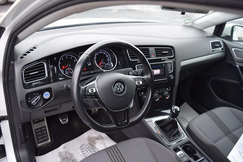 Volkswagen Golf Variant (2016) 1.4TSI 92kw CLBMT BMT PAN TAŽ - fotka 24 z 49
